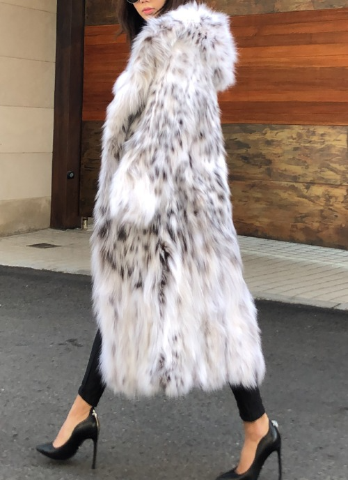 White lynx hood long coat [Special grade fur]